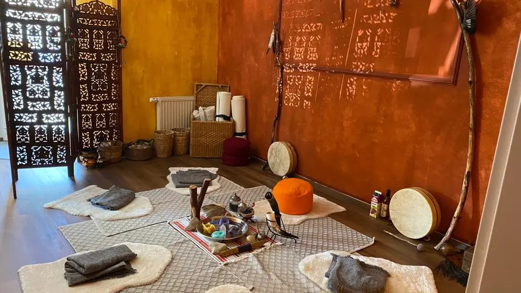 Eibenwald - ein Ort der verzaubert Hintergrund