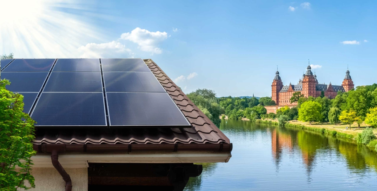 Naturwaerme Dach & Photovoltaik Hintergrund