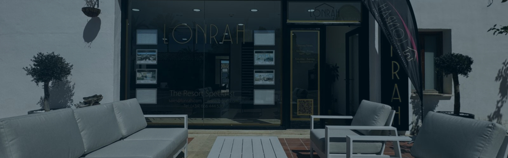 Lonrah | The Resort Specialists background