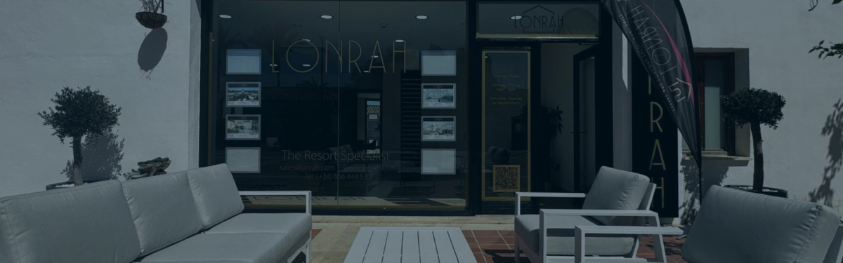 Lonrah | The Resort Specialists background