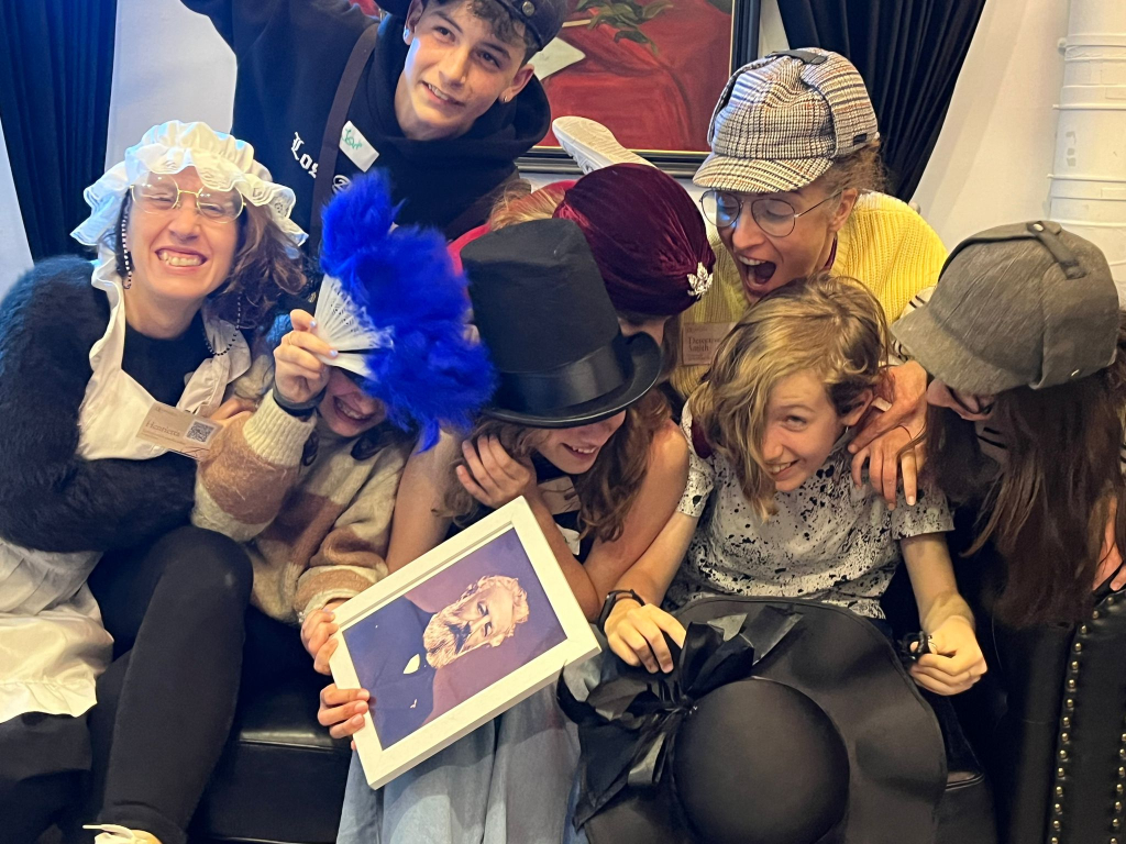 Gymkanas Madrid - Monkey Donkey Hintergrund