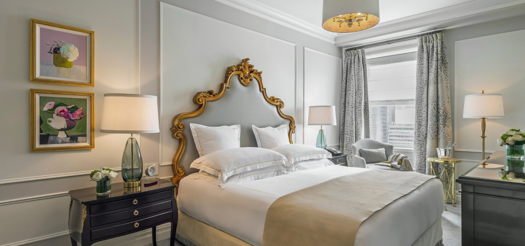 PalatialStays background