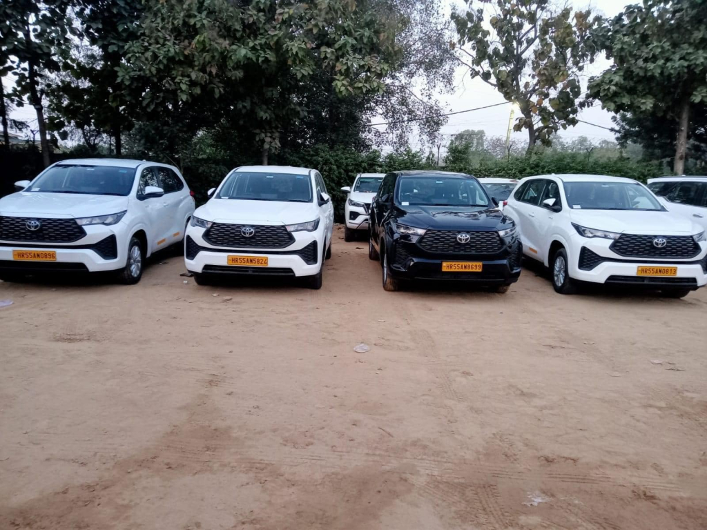 Innova Crysta On Rents background