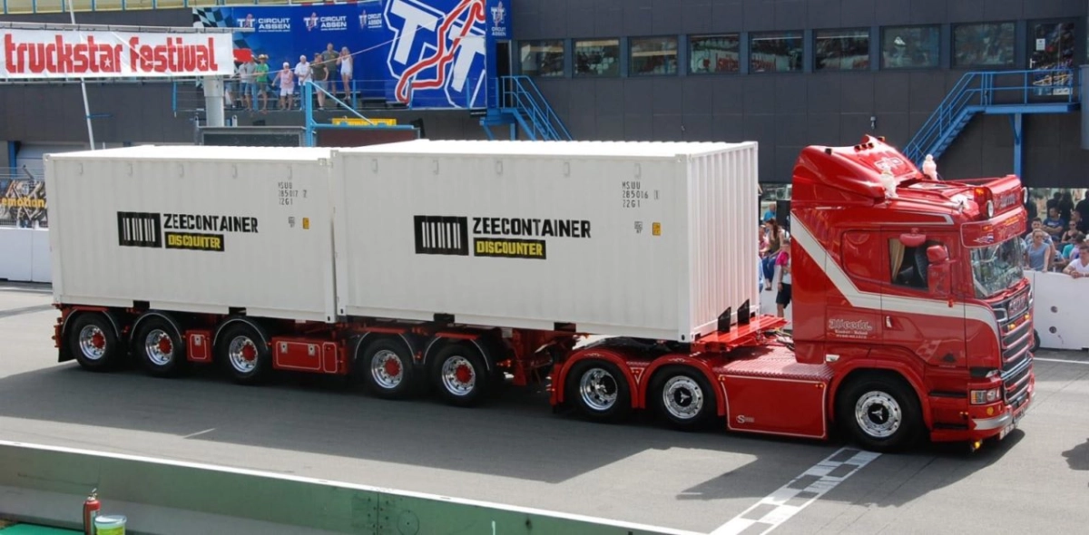 Zeecontainer-Discounters achtergrond