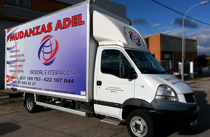 Mudanzas Adel de fondo